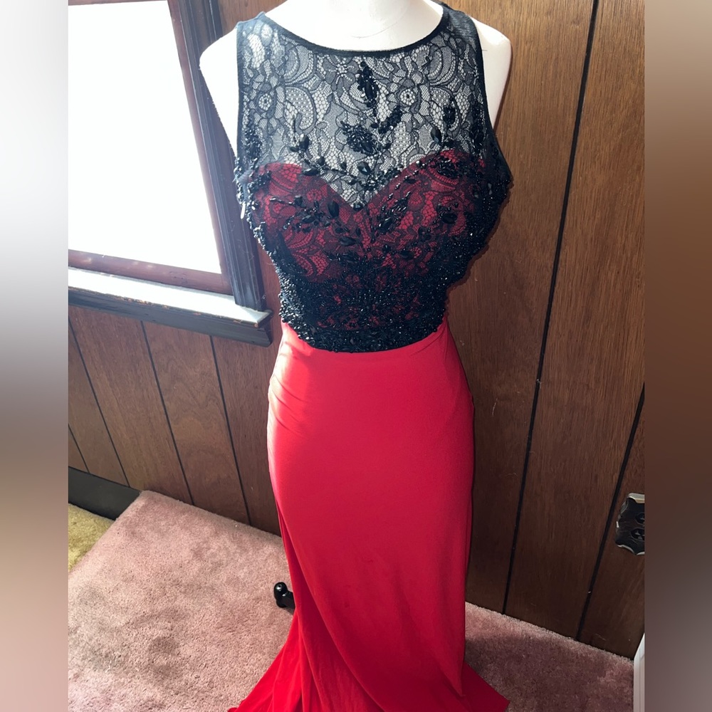 Red—lace prom dress